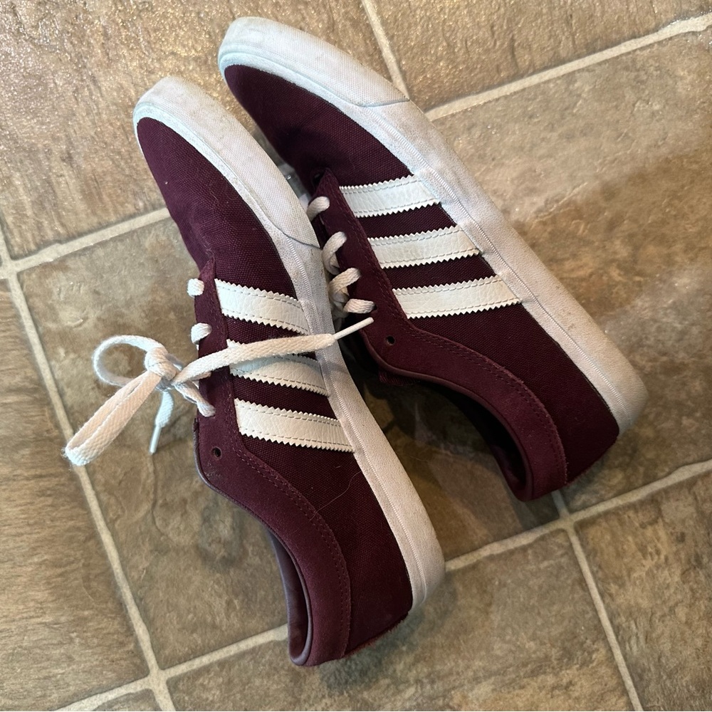 Maroon adidas size 8 women’s - Picture 2 of 4